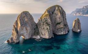 Espectaculares formaciones rocosas en la isla de Capri
