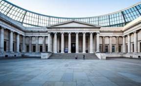 Histórico British Museum con su elegante arquitectura clásica