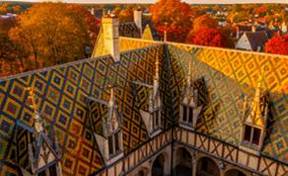 Hospicio de Beaune con sus techos multicolores únicos