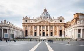 Imponente basílica de San Pedro en la Ciudad del Vaticano