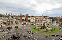 Admira las principales avenidas de Barcelona desde el autocar.