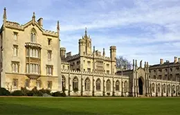 Aprende sobre la historia y la arquitectura de los colegios mayores en Cambridge.