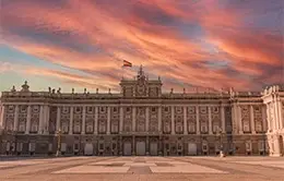 Descubra la belleza majestuosa del Palacio Real