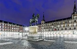 Descubrir Madrid, cena y vinos en la Plaza Mayor, cultura madrileña