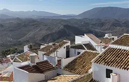 Maravíllese con el paso de Despenaperros, que lo lleva a la mágica Andalucía.