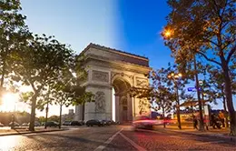 Descubre monumentos icónicos como el Arco del Triunfo y la Ópera