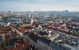 Visitar las emblemáticas avenidas de Viena.