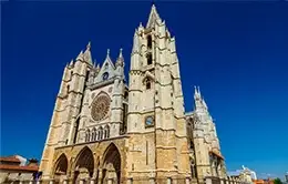 Maravíllese con la majestuosa catedral gótica de León