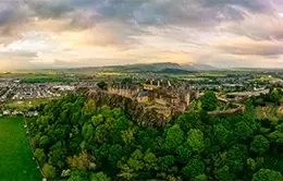 Explora el histórico Castillo de Stirling, en el que se coronaban los reyes de Escocia.