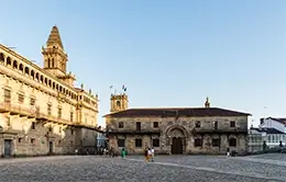 Explorar Santiago de Compostela.