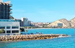 Paseo por la bulliciosa Alicante