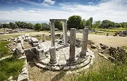 Consulta el místico Oráculo de Delfos