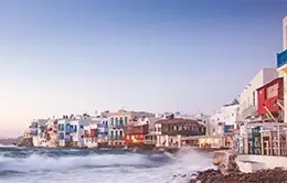 Navega hacia la isla de Mykonos, un destino de ensueño