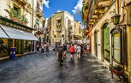 Descubre el histórico teatro griego de Taormina