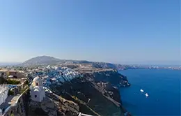 Disfruta de las vistas desde el teleférico en Thira