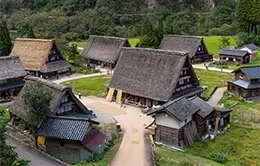 Visita a las casas Gassho-Zukuri en Shirakawago.