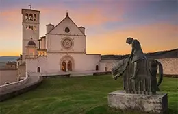 Exploración de la Basílica de San Francisco en Asís.