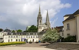 Llegada a Chartres, puerta del Valle del Loira
