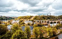 Pasea por la capital europea de Luxemburgo.