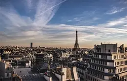 Subida al segundo piso de la icónica Torre Eiffel.