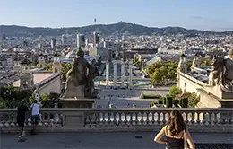 Sumergete en una visita panorámica por los puntos emblemáticos de Barcelona.