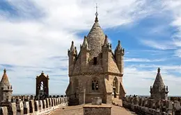 Descubre Évora y sus maravillas renacentistas.