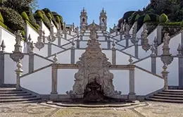 Ascención al Santuario del Bom Jesús y contemplación de vistas espectaculares.