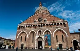 Recorre la Basílica del Santo en Padua