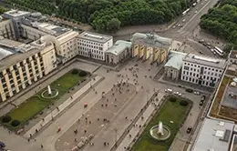 Explora los iconos de Berlín, desde la Puerta de Brandenburgo hasta los restos del Muro