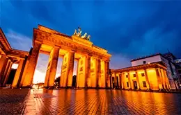 Visita a la emblemática Puerta de Brandeburgo.	