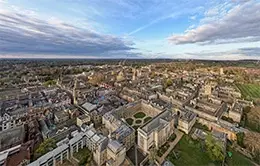 Descubre la prestigiosa ciudad de Oxford.