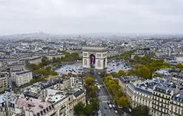 Descubre los icónicos Campos Elíseos y el Arco de Triunfo