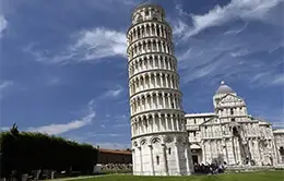 Visita a la famosa Torre Inclinada de Pisa.