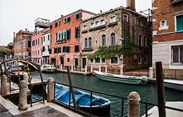 Navega por los canales de Venecia en un paseo panorámico