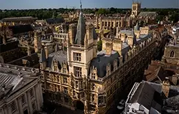 Recorre los históricos colegios mayores de Cambridge.