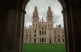 Descubre la histórica ciudad universitaria de Oxford.