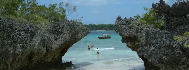 ISLA ZANZIBAR 5*: HOTEL GOLD ZANZIBAR (7 NOCHES EN HABITACION DELUXE GARDEN EN MP)